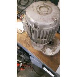 Gezocht motor voor 2 koloms hefbrug Zippo 1311 rond 1980