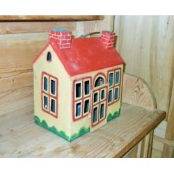 Oud metalen decoratief huisje leuk voor theelichtjes