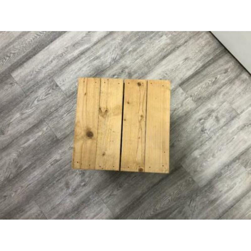 Steigerhouten bijzettafel