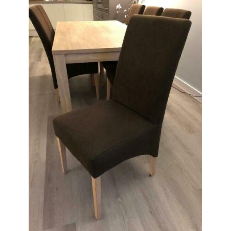Eettafel met 6 stoelen