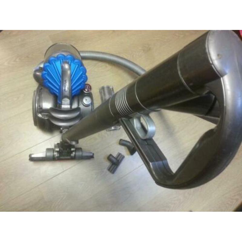 Dyson zakloze stofzuiger met hulpstukken in goede staat.