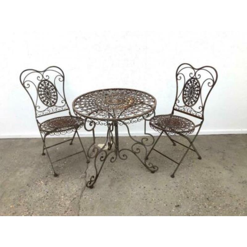 Smeedijzeren brocante tuinset; tafel + 2 stoelen, vintage