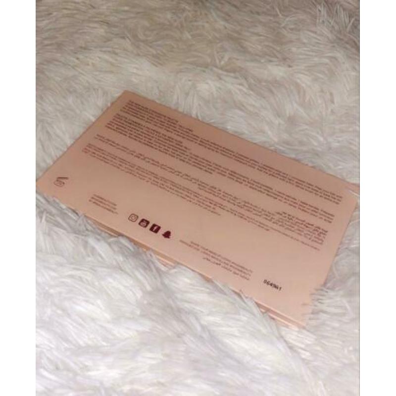 Huda beauty nude palette