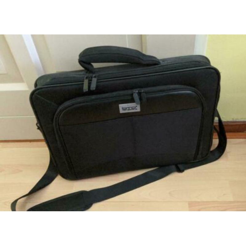 Notebook 17CL58 incl tas
