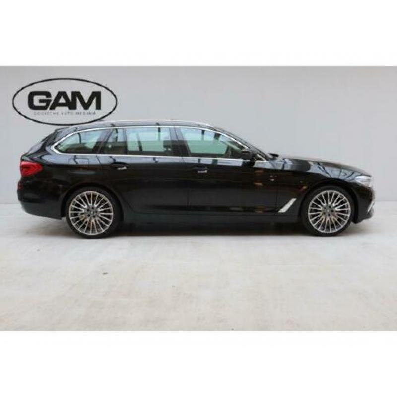 BMW 5 Serie Touring 520i Luxury Line (bj 2019, automaat)
