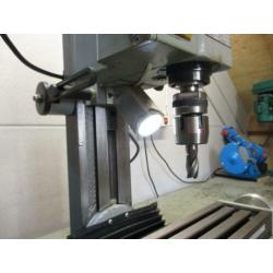 Freesbank - Freesmachine - Frees / boor combinatie