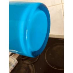2 lichtblauwe vazen, ongeveer 45 cm hoog
