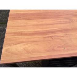 bureau met kleine hoek in kersen kleur