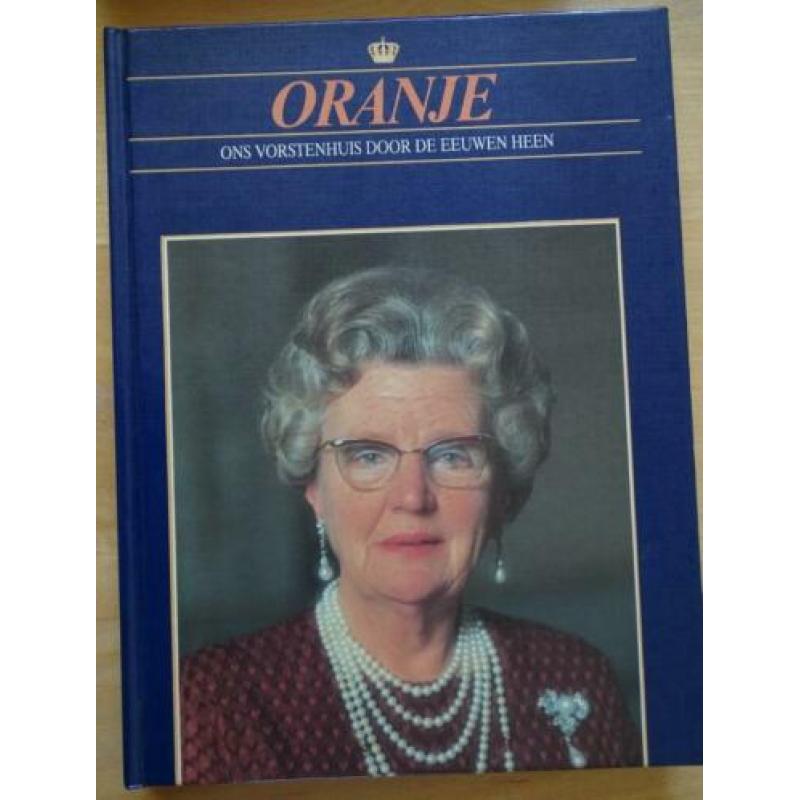 Oranje ons vorstenhuis door de eeuwen heen 3 boeken p/s