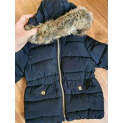 winterjas maat 68 blauw met gouden details met baby wantjes