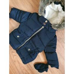 winterjas maat 68 blauw met gouden details met baby wantjes