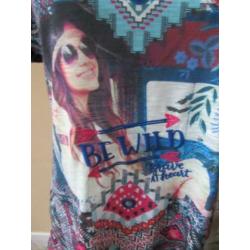M&S -nieuw- zwart shirt met voorop mooie print maat M