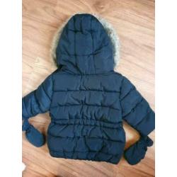 winterjas maat 68 blauw met gouden details met baby wantjes