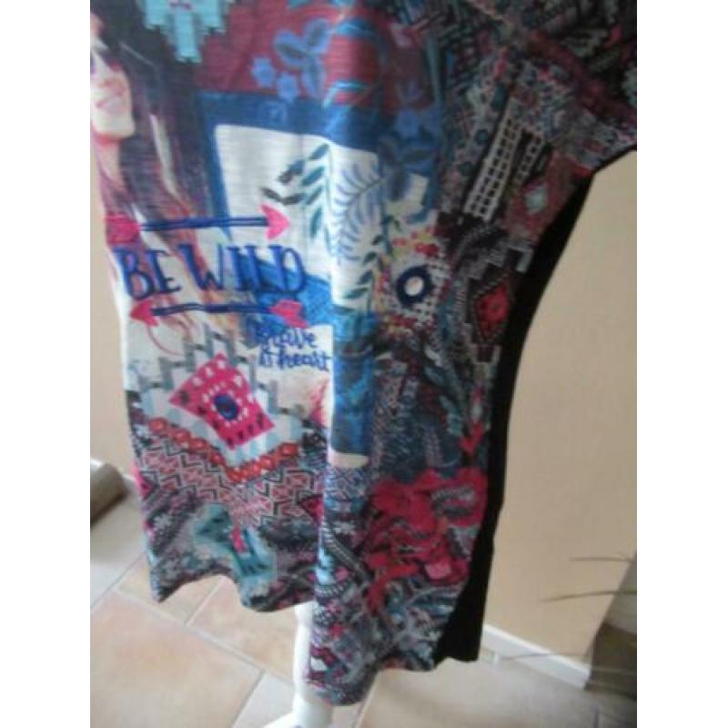 M&S -nieuw- zwart shirt met voorop mooie print maat M