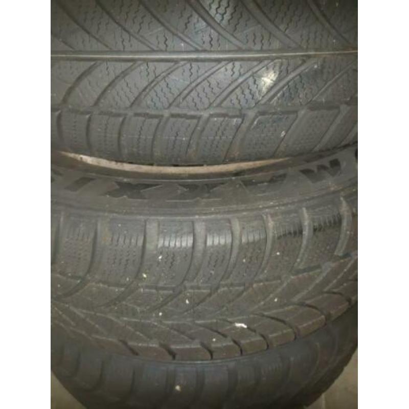 Tekoop Suzuki winterbanden 195/65r15