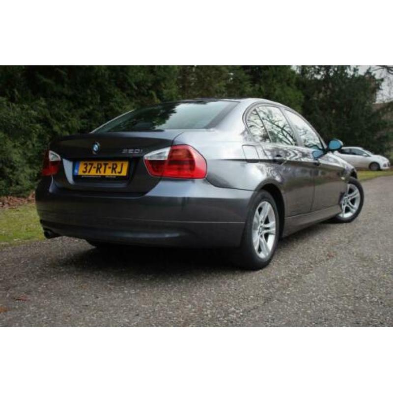 BMW 3-serie 320i E90 150pk Sedan Cruise Control Airco NAP