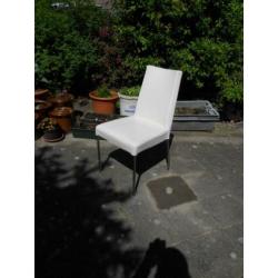 Wit leren stoelen