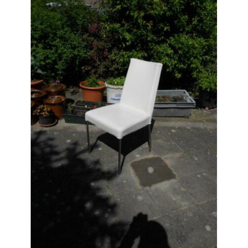 Wit leren stoelen