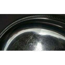Alessi dienblad erg mooi gegraveerd ! RVS , 21 cm.