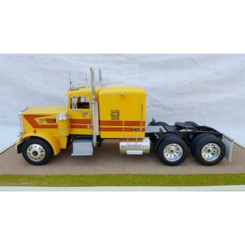 Peterbilt 359 schaal 1/16 van revell