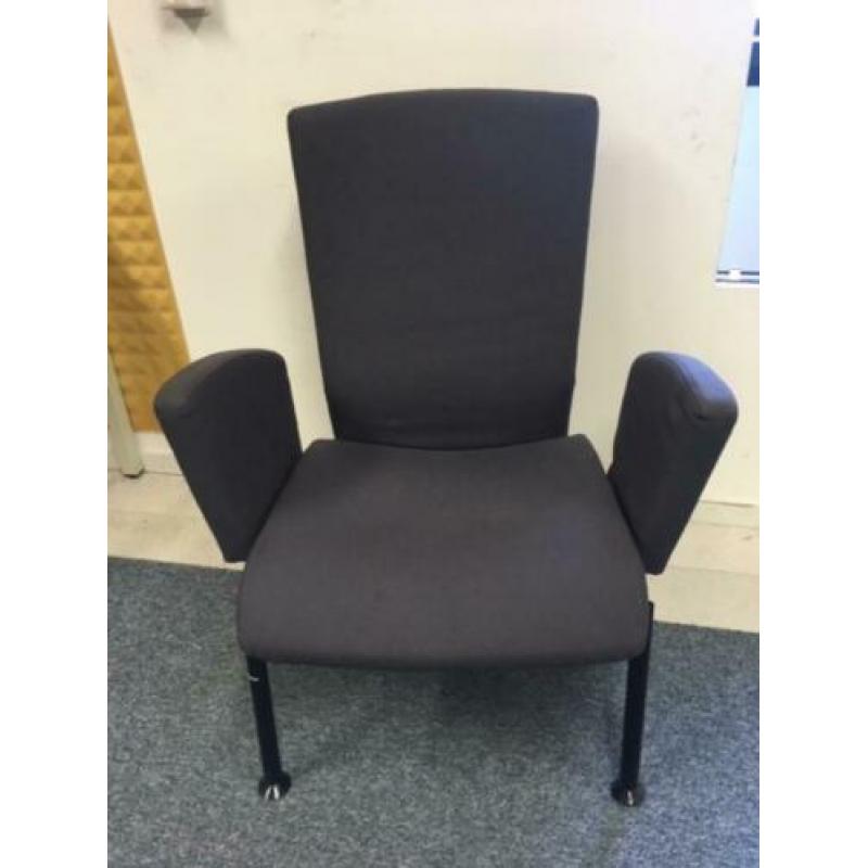 Verschillende soorten (kantoor)stoelen en tafels