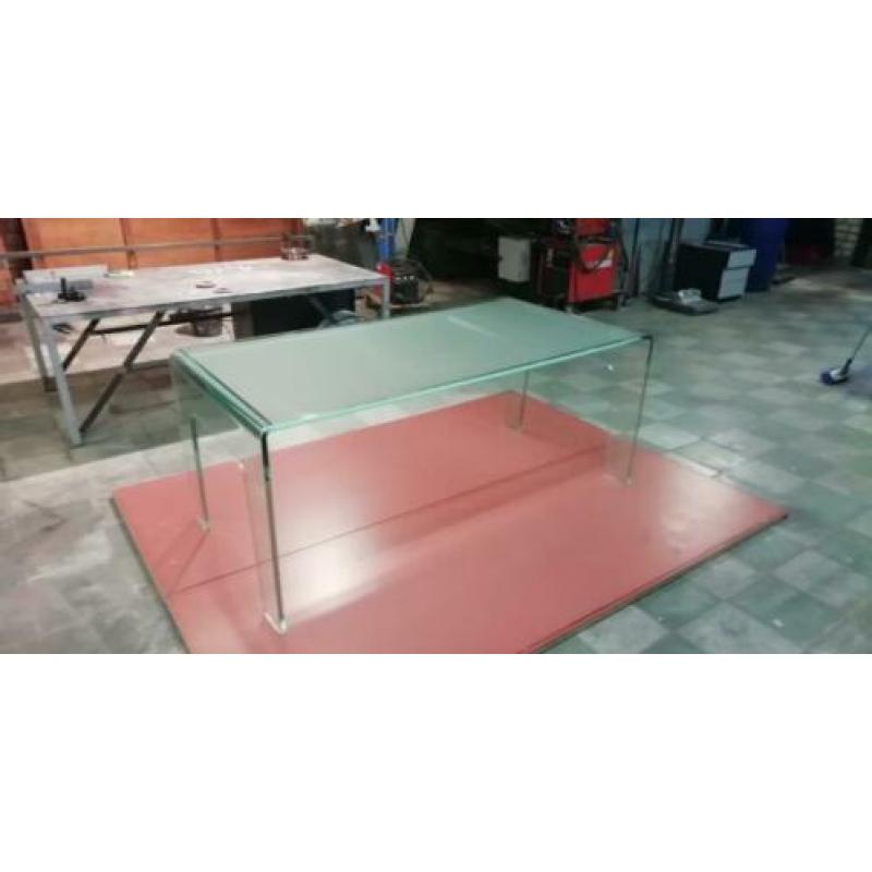 Zware glazen tafel uit 1 stuk
