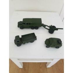 4 Dinky Toys Artillery  nr 689 +693 +nr 688 en 623