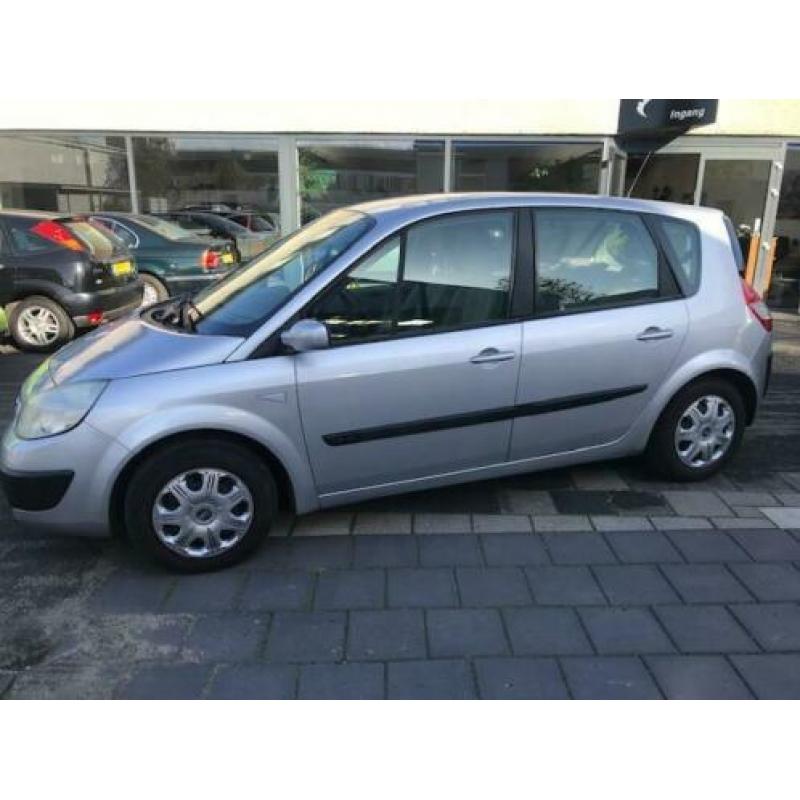 Renault Scénic 1.6-16V Privilège Comfort