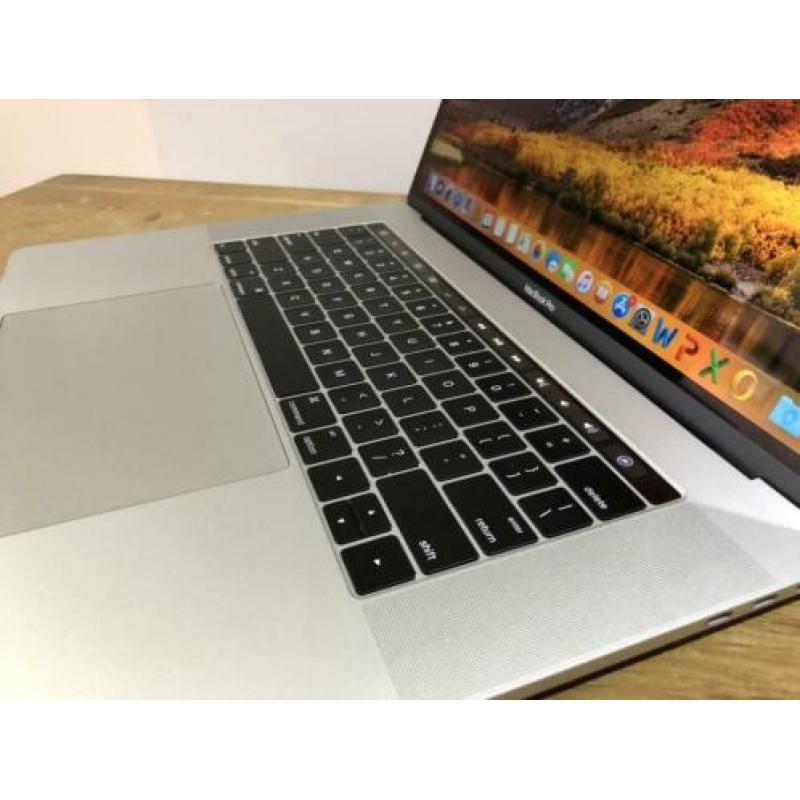 Macbook Pro 15'' Touchbar 2.7Ghz i7, 16GB, 512GB 2016 / 2017