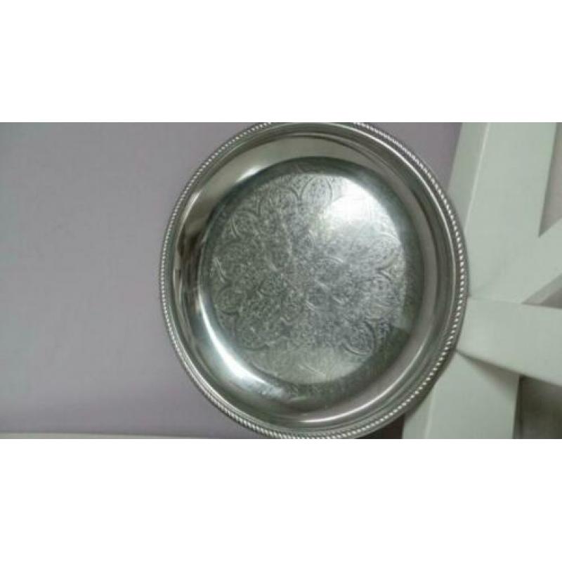 Alessi dienblad erg mooi gegraveerd ! RVS , 21 cm.