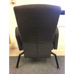 Verschillende soorten (kantoor)stoelen en tafels