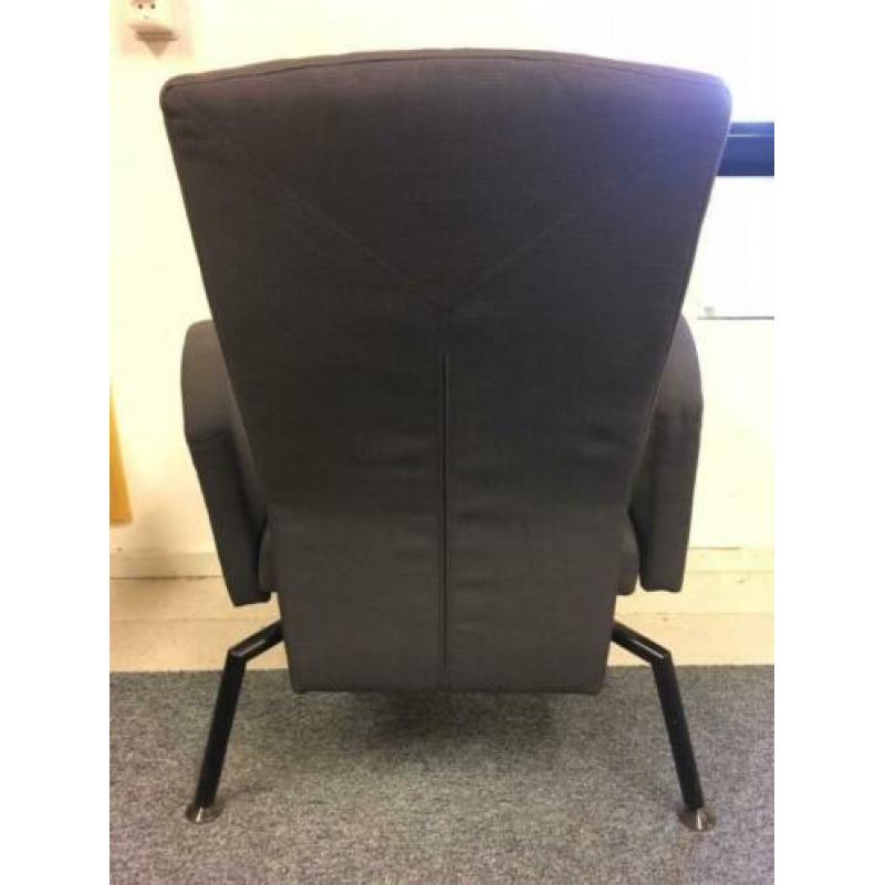 Verschillende soorten (kantoor)stoelen en tafels