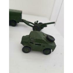 4 Dinky Toys Artillery  nr 689 +693 +nr 688 en 623
