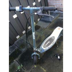 Razor E300S Elektrische step met zadel