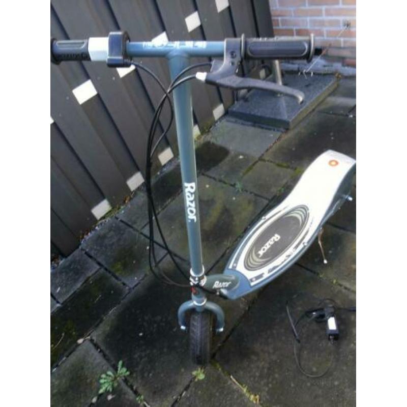 Razor E300S Elektrische step met zadel