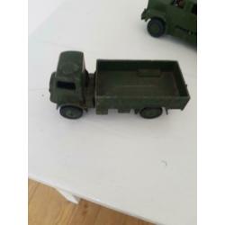 4 Dinky Toys Artillery  nr 689 +693 +nr 688 en 623