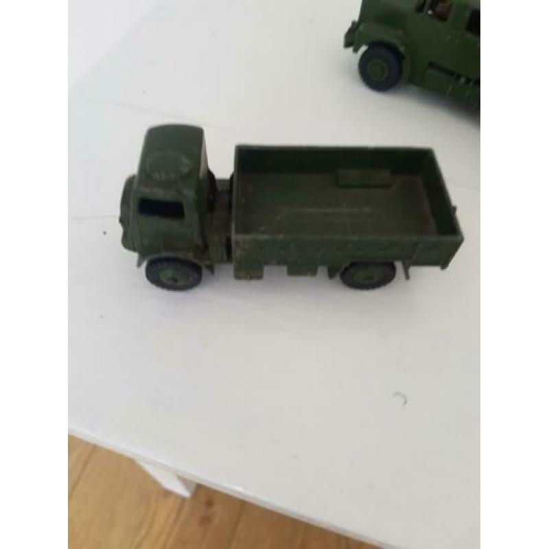 4 Dinky Toys Artillery  nr 689 +693 +nr 688 en 623