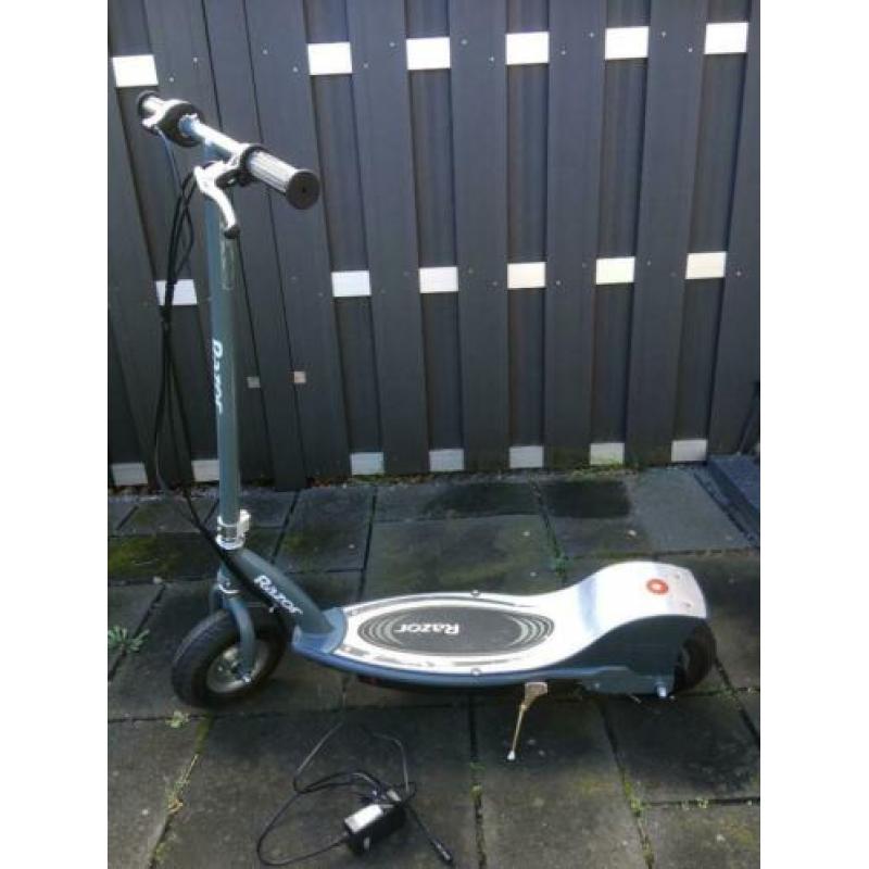 Razor E300S Elektrische step met zadel