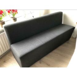 Eettafelbank met drie stoelen