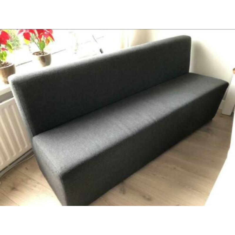 Eettafelbank met drie stoelen