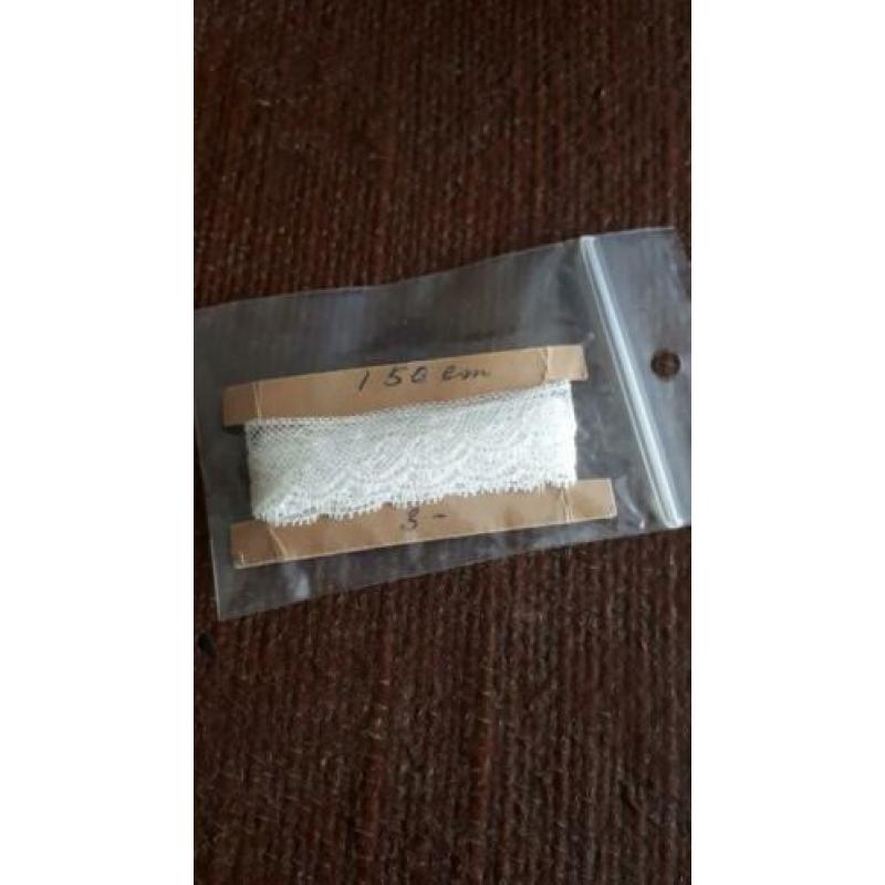 Oud kant voor poppen jurkjes
