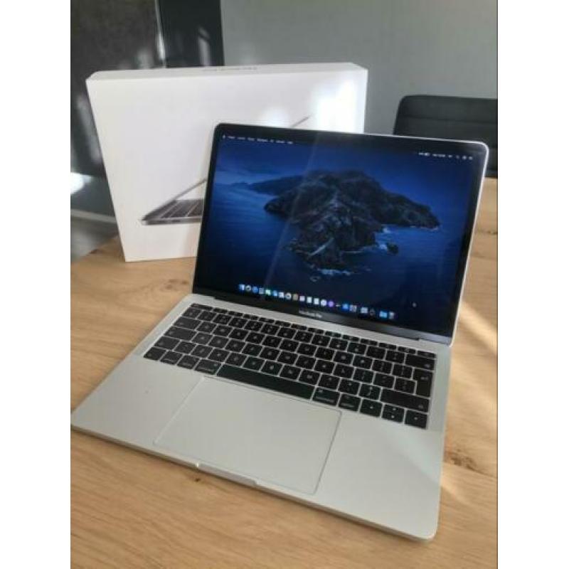 Macbook pro 2017 13’ 256SSD 8GB 2.3GHz Apple care+