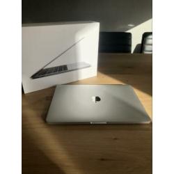 Macbook pro 2017 13’ 256SSD 8GB 2.3GHz Apple care+