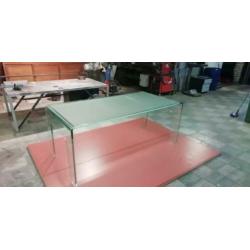 Zware glazen tafel uit 1 stuk