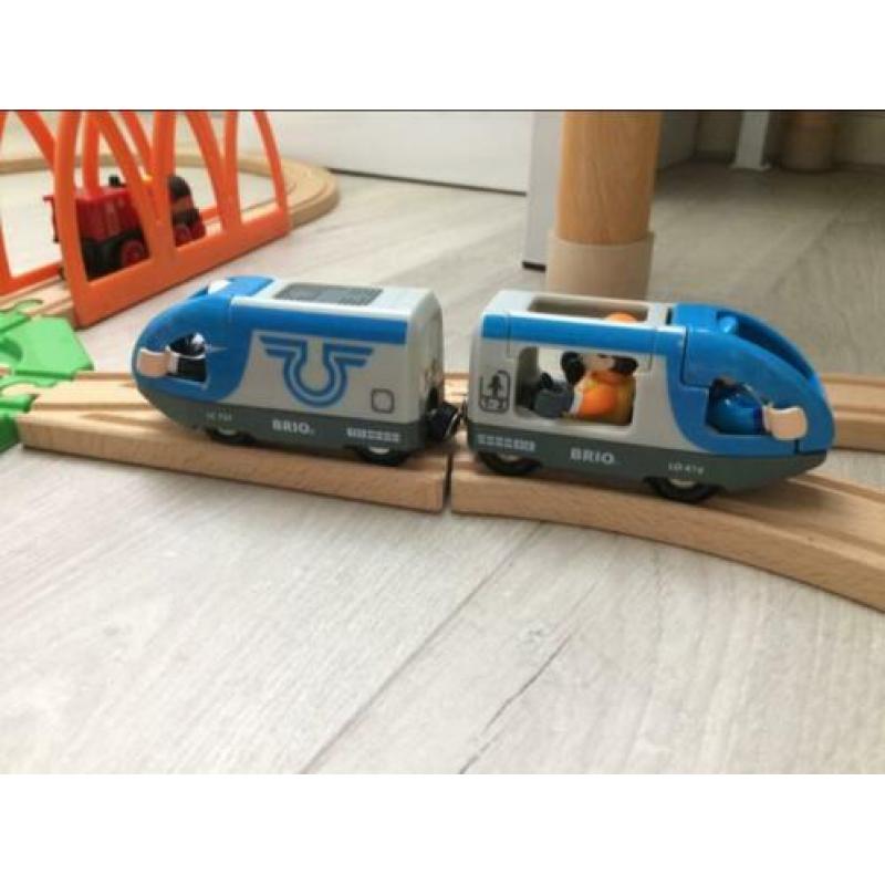 Houten treinbaan met accessoires en treintjes Brio