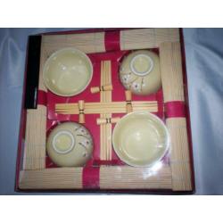 Nieuw In Doos 4 Persoons Chinese Dinnerset.