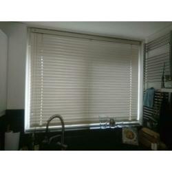 Verkocht. luxaflex, hoogte 155 cm, breedte 174 cm. Verkocht