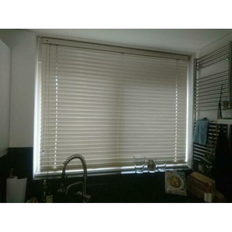 Verkocht. luxaflex, hoogte 155 cm, breedte 174 cm. Verkocht