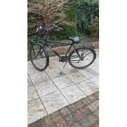 Jongens (school)fiets met drager voorop. 26 inch wielen.