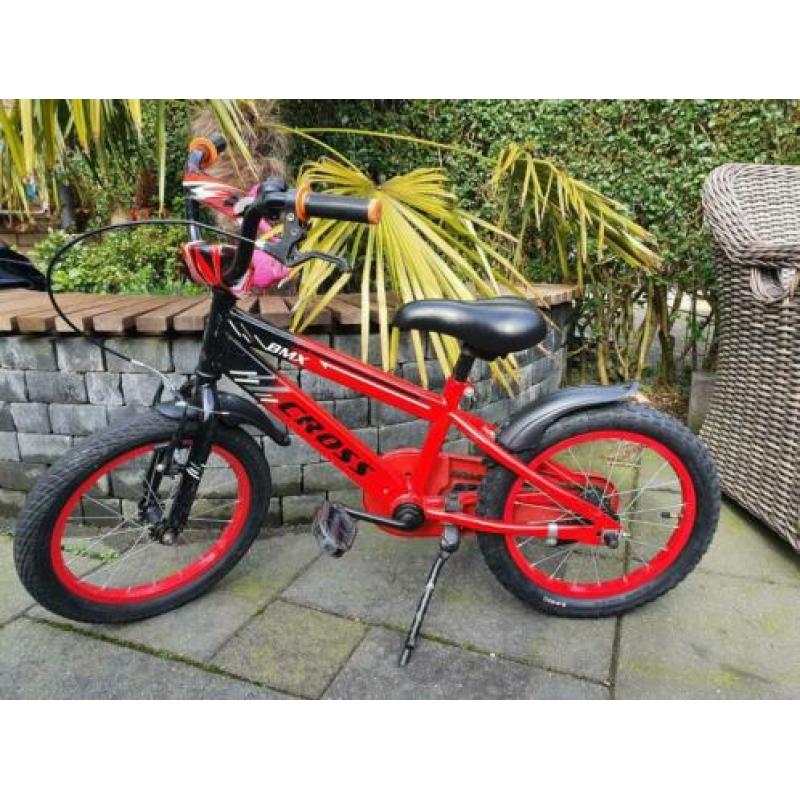 BMX jongensfiets 16 inch met zijwieltjes.